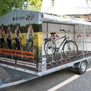 Der Fahrradanhänger bietet Platz für 16 Fahrräder.