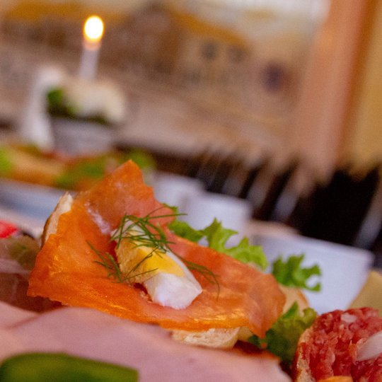 Ein Frühstück serviert das Team des Gasthauses Barlag zur Kolping-Morgenfeier. Ein Frühstück serviert das Team des Gasthauses Barlag zur Kolping-Morgenfeier.