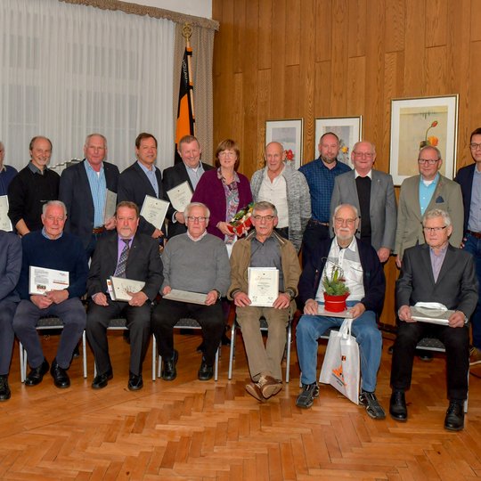 Ehrung der Jubilare beim Kolpinggedenktag im Saal des Gasthauses Barlag. Ehrung der Jubilare beim Kolpinggedenktag im Saal des Gasthauses Barlag.