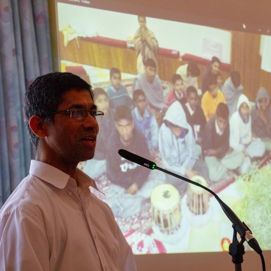 Pater Xavier berichtet mit aktuellen Bildern über das von ihm unterstützte Kinder- und Altenheim in Indien. Pater Xavier berichtet mit aktuellen Bildern über das von ihm unterstützte Kinder- und Altenheim in Indien.