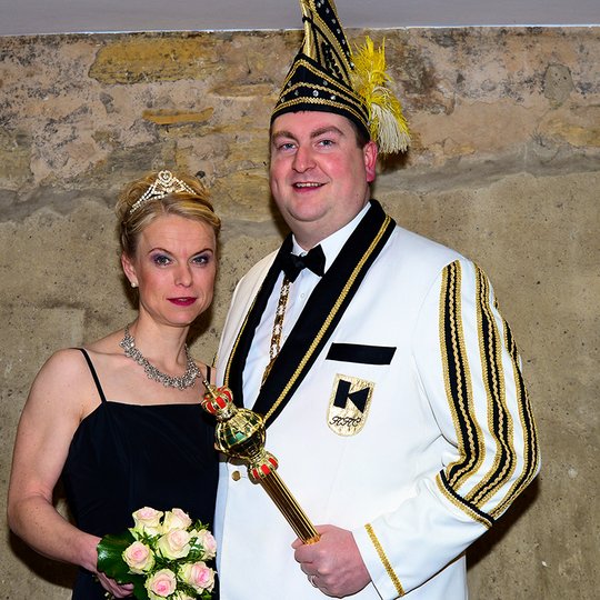 Prinzessin Stephanie I. und Prinz Maik I. (Hörnschemeyer) freuen sich auf die kommende Session. Prinzessin Stephanie I. und Prinz Maik I. (Hörnschemeyer) freuen sich auf die kommende Session.