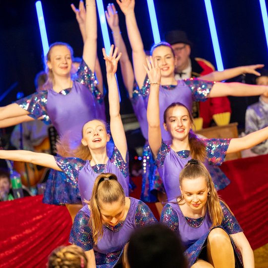 Auch beim Kinderkarneval auf der Bühne: die KKC-Showtanzgruppen. KKC-Showtanzgruppe auf der Bühne