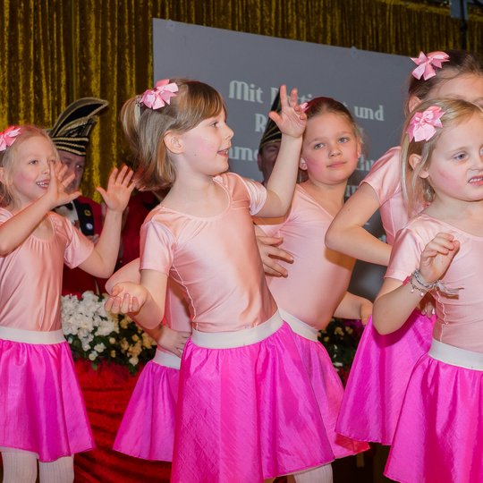 Die „Tanzmäuse“ – die jüngste KKC-Showtanzgruppe – erobern die Herzen ihres Publikums im Sturm. Die „Tanzmäuse“ – die jüngste KKC-Showtanzgruppe – erobern die Herzen ihres Publikums im Sturm.