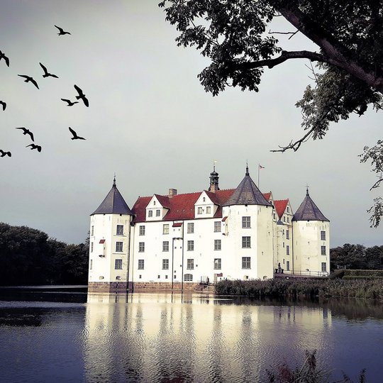 Glücksburg ist eine der Stationen auf der Radtour zum nördlichsten Punkt Deutschlands. Foto: Monika Schröder / Pixabay Symbolfoto