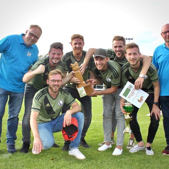 Sie kamen, warfen und siegten: „Die Hennings“ holte bei ihrer ersten Teilnahme am Kubb-Turnier direkt den Sieg. Sie kamen, warfen und siegten: „Die Hennings“ holte bei ihrer ersten Teilnahme am Kubb-Turnier direkt den Sieg.