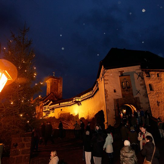 Die Wartburg erwartet ihre Gäste zum historischen Weihnachtsmarkt. Foto: Andreas Weise / factum Die Wartburg erwartet ihre Gäste zum historischen Weihnachtsmarkt. Foto: Andreas Weise / factum