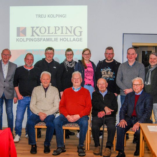 Gruppenfoto mit den anwesenden Jubilaren. Gruppenfoto mit den anwesenden Jubilaren.
