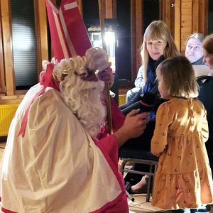 Einige Kinder trugen St. Nikolaus mutig ein Gedicht vor.