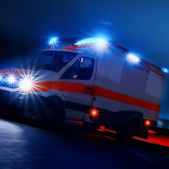 Rettungswagen im Einsatz. Symbolfoto: Thorsten Töller / Pixabay Symbolfoto