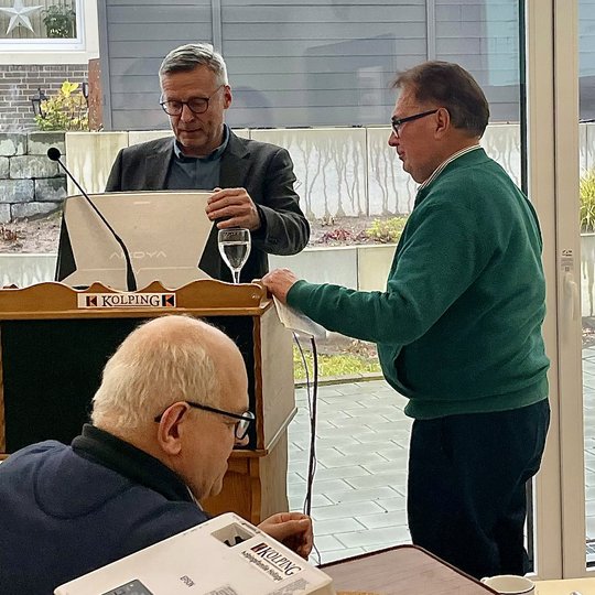 Bürgermeister Otto Steinkamp und Josef Thöle, Leiter Gruppe „60plus“, während des 60plus-Frühstücks. Bürgermeister Otto Steinkamp und Josef Thöle, Leiter Gruppe „60plus“, während des 60plus-Frühstücks.