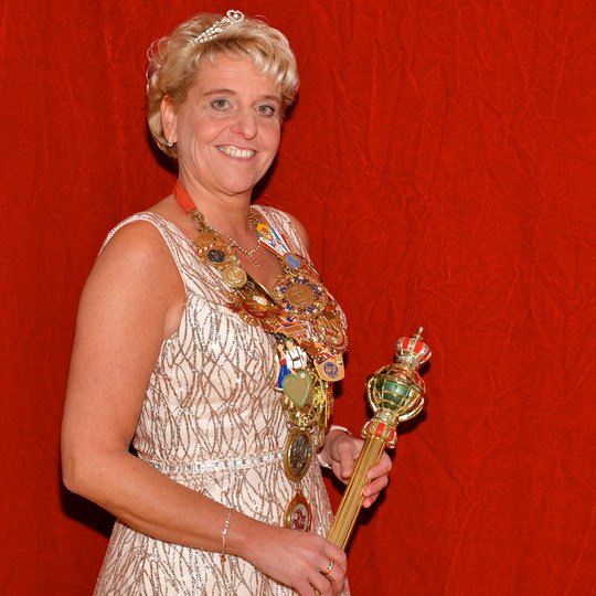 Prinzessin Ute I. (Ute Brünger) freut sich auf fröhliche Feste mit allen Generationen. Prinzessin Ute I. (Ute Brünger) freut sich auf fröhliche Feste mit allen Generationen.