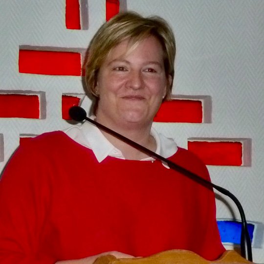 Tanja Recker referiert aus ganz praktischer Sicht über das Thema Tod. Tanja Recker referiert aus ganz praktischer Sicht über das Thema Tod.