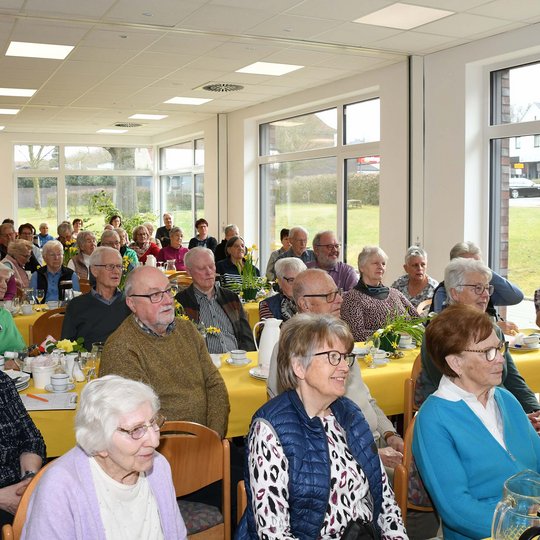 Gewohntes Bild beim 60plus-Frühstück: der Saal ist voll besetzt. Gewohntes Bild beim 60plus-Frühstück: der Saal ist voll besetzt.