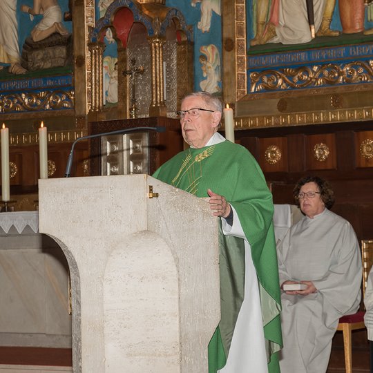 Domkapitular Prof. Dr. Heinrich Jacob, Ehrenpräses der Kolpingwerks Diözesanverband Osnabrück, zelebrierte die Hl. Messe in St. Josef. Domkapitular Prof. Dr. Heinrich Jacob, Ehrenpräses der Kolpingwerks Diözesanverband Osnabrück, zelebrierte die Hl. Messe in St. Josef.