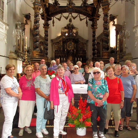 Gruppenfoto in der Klosterkirche Osek Gruppenfoto in der Klosterkirche Osek
