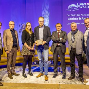 Die Preisträger Janina und Andreas Bode mit Friedemann Pannen, Bürgermeister Otto Steinkamp, Andreas Englisch, Hans-Jürgen Klumpe und Christian Böwer.