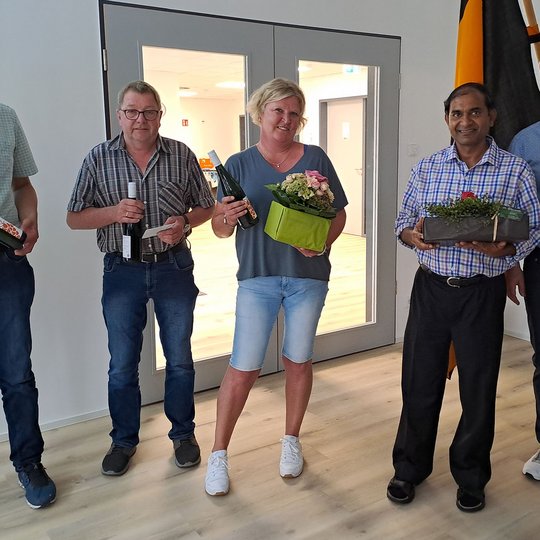 Heiner Placke verabschiedet Pater Thomas, Anja Bergmann, Werner Lührmann und Julian Schwegmann (von rechts). Heiner Placke verabschiedet Pater Thomas, Anja Bergmann, Werner Lührmann und Julian Schwegmann (von rechts).