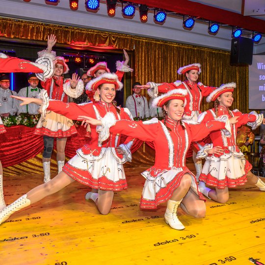 Tanzen ihre letzte Session: die „Tanz Teens Twenty Ten“. Tanzgruppe „Tanz Teens Twenty Ten“ beim Gardetanz.