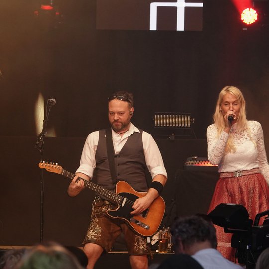 Vom Münchener Oktoberfest direkt nach Hollage: 089 sorgt für die passende Stimmung im Festzelt. 089 sorgt für die passende Stimmung im Festzelt.