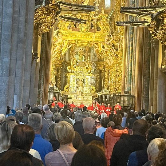 Gottesdienst in Santiago mit dem riesigen Weihrauchfass (Bildmitte) Gottesdienst in Santiago mit dem riesigen Weihrauchfass